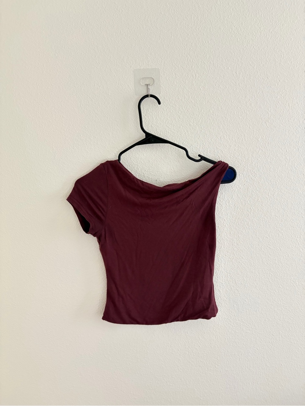 MESHKI Burgundy One Shoulder Drape Top Size Small (Slim Fit)